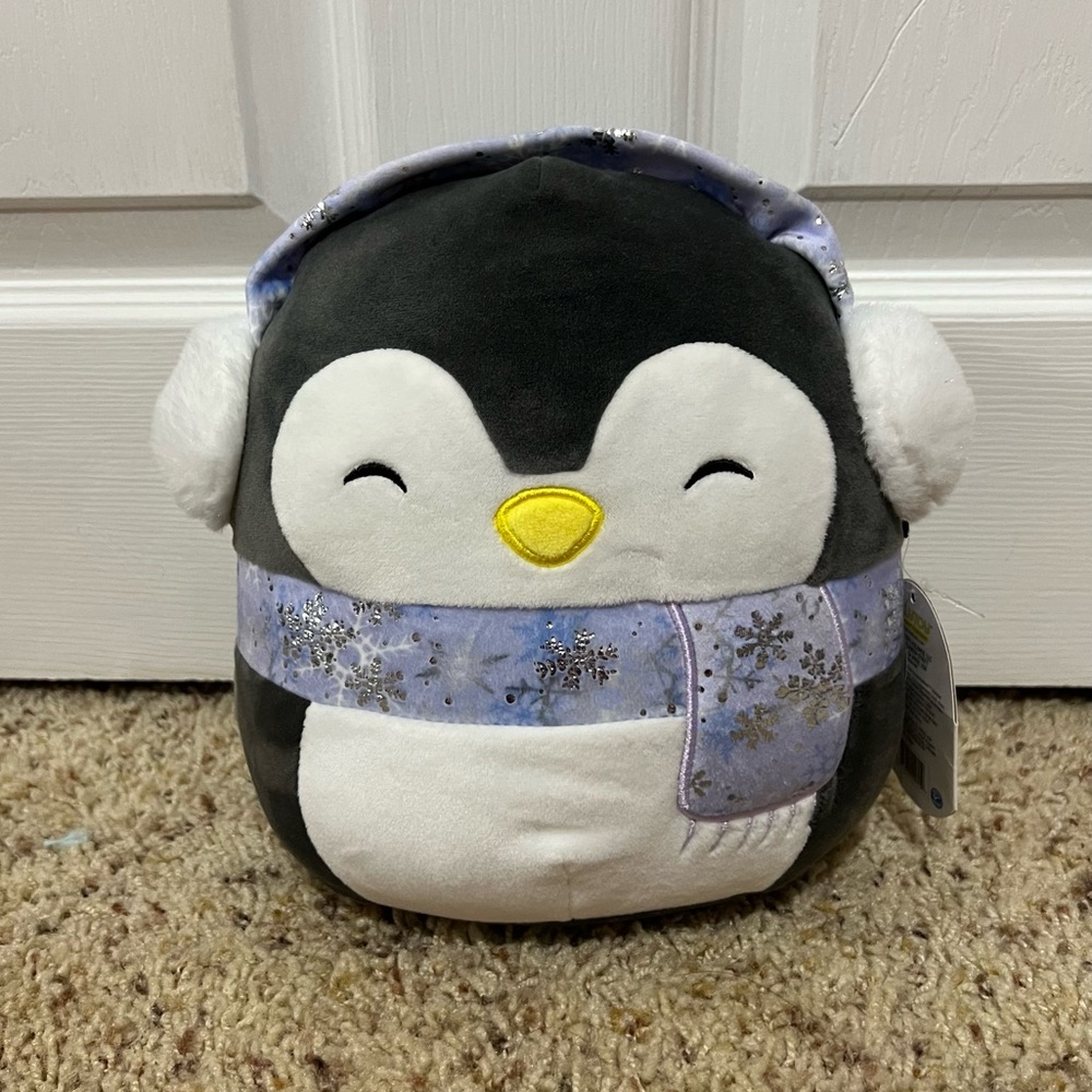 💗 Squishmallows - 10” Luna Penguin Plush with Scarf‎ and Earmuffs